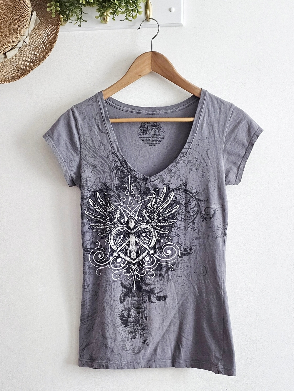 Stranded Y2K Gray Graphic V-Neck Tee Wings Heart Gothic Grunge Cotton Top Medium